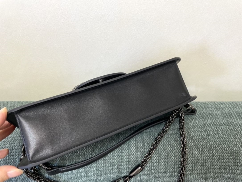 Va1e*ntin0 satchel bag